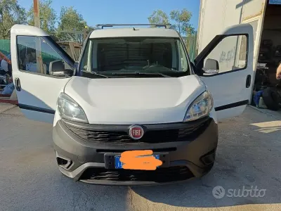 Gebraucht Fiat Doblò 95 PS (69 kW) 2017 Weiß Van / Kleinbus