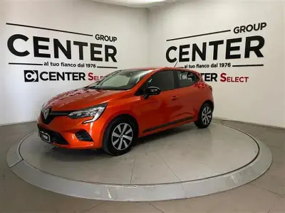 Usata Renault Clio SE 65 CV (47 kW) 2022 Arancione Utilitaria