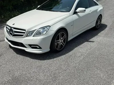 Usata Mercedes E350 AMG 231 CV (169 kW) 2009 Bianco Coupé