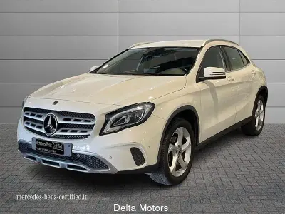 Usata Mercedes GLA200 136 CV (100 kW) 2018 Bianco polare SUV