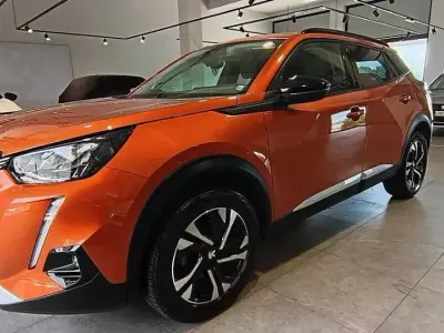 Usata Peugeot 2008 Allure 110 CV (80 kW) 2022 Arancione SUV