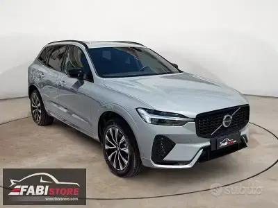 Usata Volvo XC60 R-Design 250 CV (183 kW) 2024 Grigio SUV