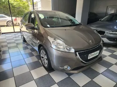 Usata Peugeot 208 Active 68 CV (50 kW) 2013 Marrone Utilitaria