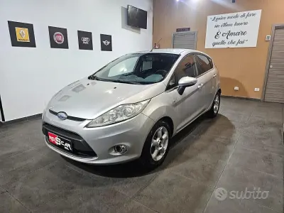 Usata Ford Fiesta Titanium 92 CV (67 kW) 2010 Grigio Berlina