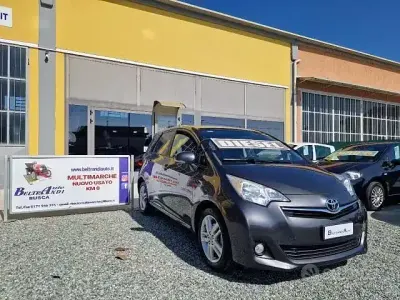 Usata Toyota Verso-S 90 CV (66 kW) 2011 Grigio scuro Monovolume