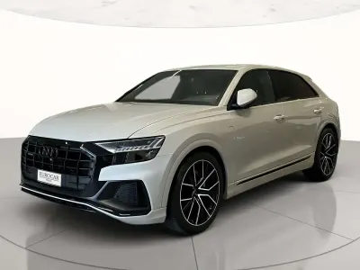 Usata Audi Q8 Sport 286 CV (210 kW) 2023 Beige vigogna metallizzato SUV