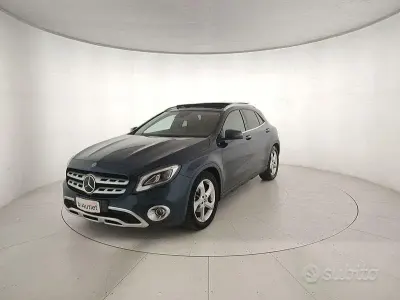 Usata Mercedes GLA200 136 CV (100 kW) 2019 Blu/azzurro SUV