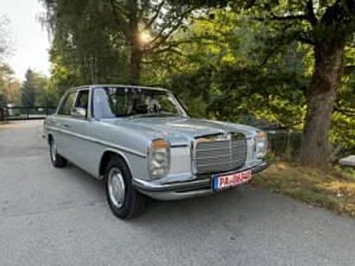 Usata Mercedes 200 95 CV (69 kW) 1975 Argento Berlina
