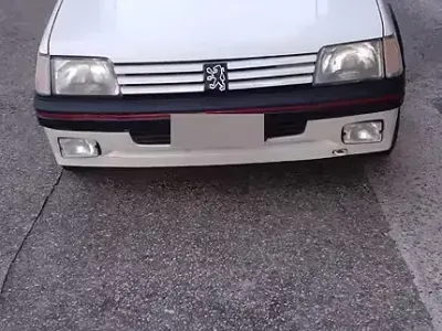 Usata Peugeot 205 75 CV (55 kW) 1992 Bianco Berlina