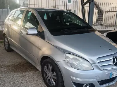 Usata Mercedes B180 109 CV (80 kW) 2010 Grigio Monovolume