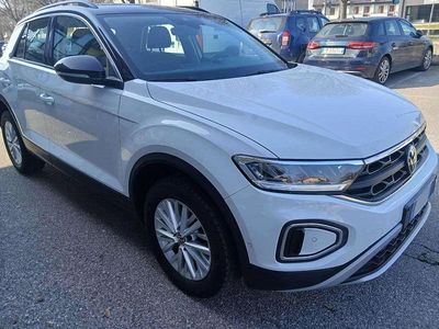 Usata VW T-Roc Life 150 CV (110 kW) 2022 Bianco puro SUV