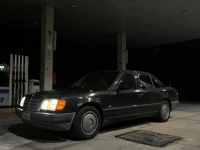 Begagnad Mercedes 200 109 HK (80 kW) 1989 Grå Sedan