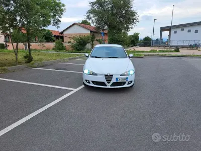 Usata Alfa Romeo 147 120 CV (88 kW) 2005 Bianco Utilitaria