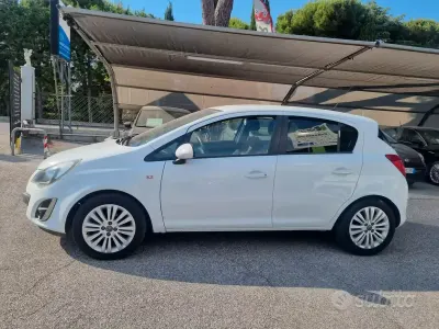 Usata Opel Corsa Edition 86 CV (63 kW) 2014 Bianco Utilitaria