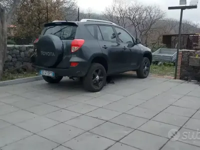 Usata Toyota RAV4 136 CV (100 kW) 2006 Grigio SUV