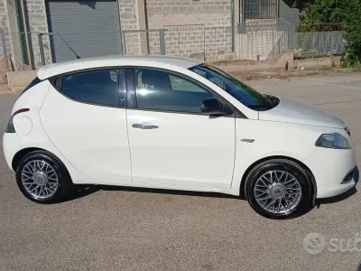 Usata Lancia Ypsilon 77 CV (56 kW) 2013 Bianco Utilitaria