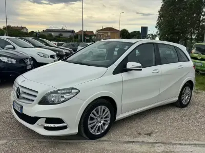 Usata Mercedes B200 Executive 156 CV (114 kW) 2014 Bianco Utilitaria
