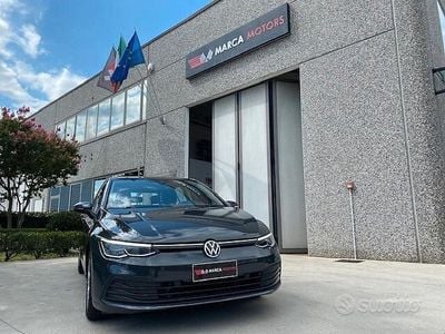Usata VW Golf VIII Life 110 CV (80 kW) 2021 Grigio Berlina