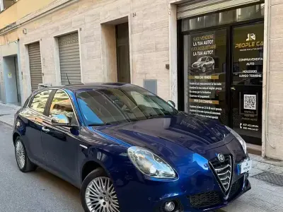 Usata Alfa Romeo Giulietta Exclusive 150 CV (110 kW) 2015 Blu Utilitaria