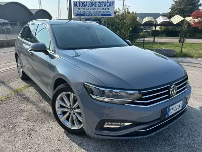 Usata VW Passat Business 122 CV (89 kW) 2022 Moonstone grey pastello Station wagon