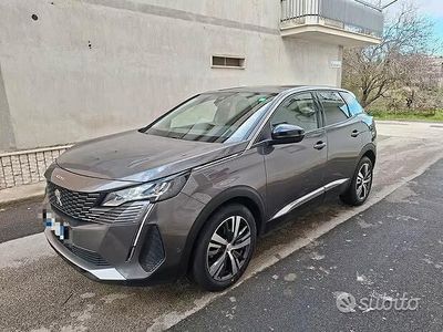 Begagnad Peugeot 3008 Allure 131 HK (96 kW) 2022 Grå SUV