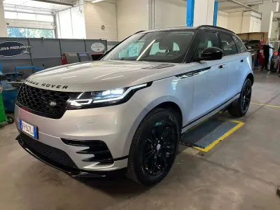 Usata Land Rover Range Rover Velar R-Dynamic 179 CV (131 kW) 2018 Indus silver SUV