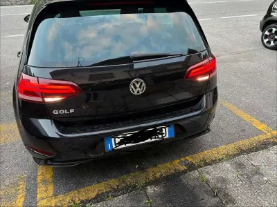 Second-hand VW Golf VII Sportline 116 CP (85 kW) 2019 Negru Berlinǎ
