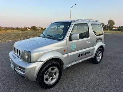Usata Suzuki Jimny 85 CV (62 kW) 2007 Argento SUV