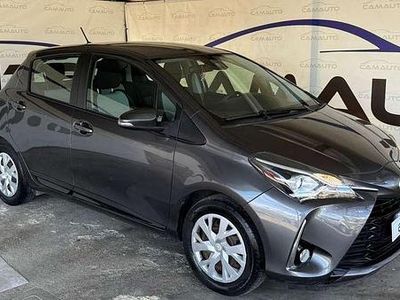 Usata Toyota Yaris Active 72 CV (52 kW) 2019 Grigio Berlina