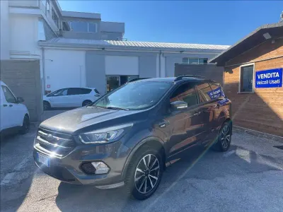 Usata Ford Kuga ST-Line 150 CV (110 kW) 2019 Grigio metallizzato SUV
