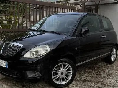Usata Lancia Ypsilon 75 CV (55 kW) 2011 Nero Utilitaria