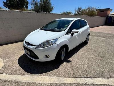 Usata Ford Fiesta Titanium 82 CV (60 kW) 2009 Bianco Berlina
