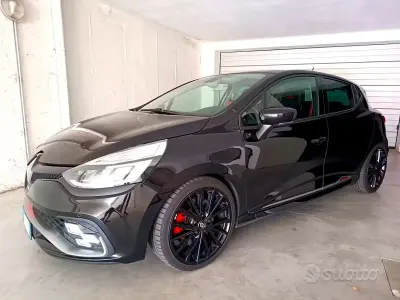 Usata Renault Clio IV Trophy 220 CV (161 kW) 2018 Nero Berlina