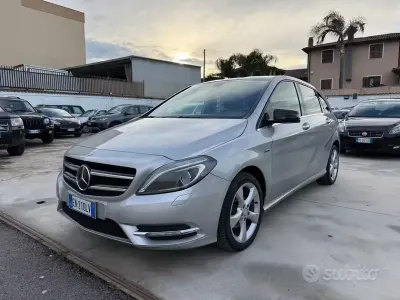 Käytetty Mercedes B180 Premium 109 HP (80 kW) 2012 Harmaa Tila-auto