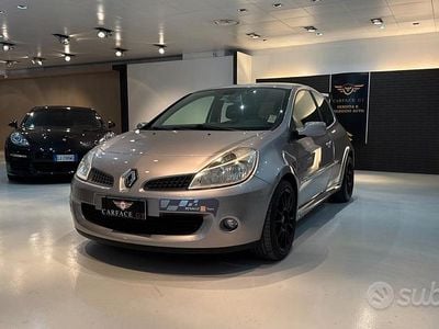 Käytetty Renault Clio II R.S. 200 HP (147 kW) 2007 Harmaa Sedan