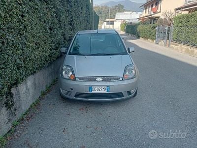 Gebraucht Ford Fiesta 75 PS (55 kW) 2007 Grau Kleinwagen