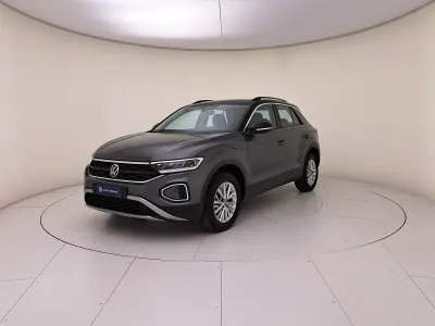 Usata VW T-Roc Life 150 CV (110 kW) 2025 Indium grey metallizzato nero SUV