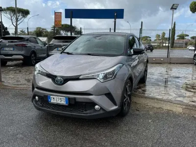 Usata Toyota C-HR Lounge 98 CV (72 kW) 2017 Grigio SUV