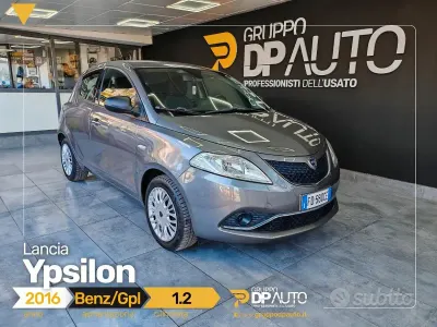 Usata Lancia Ypsilon Gold 69 CV (50 kW) 2016 Grigio Utilitaria