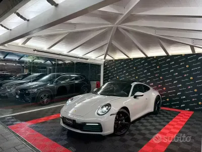 Begagnad Porsche 911 Carrera 385 HK (283 kW) 2021 Grå Sportkupé