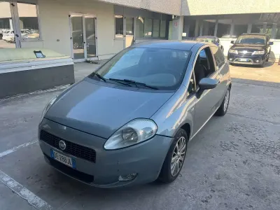 Usata Fiat Grande Punto 95 CV (69 kW) 2006 Grigio Utilitaria