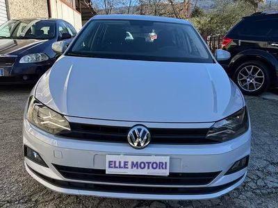 Usata VW Polo Trendline 75 CV (55 kW) 2017 Grigio Berlina