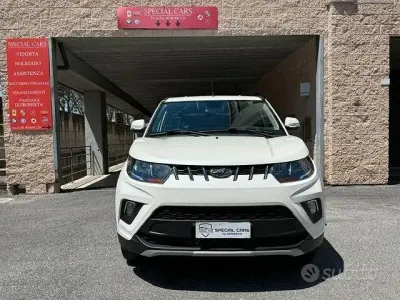 Usata Mahindra KUV100 83 CV (61 kW) 2021 Bianco SUV