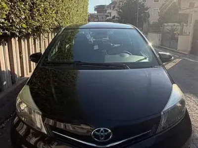 Usata Toyota Yaris Style 90 CV (66 kW) 2012 Nero Utilitaria