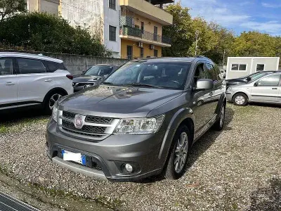 Käytetty Fiat Freemont 170 HP (125 kW) 2013 Harmaa Katumaasturi