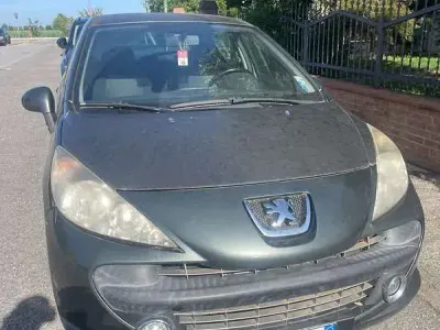 Usata Peugeot 207 68 CV (50 kW) 2007 Nero Berlina