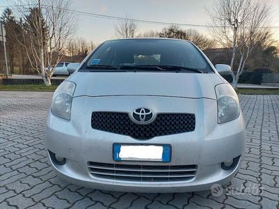Grigio Usata 2009 Toyota Yaris Utilitaria | 5000 € (Buon prezzo)
