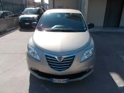 Usata Lancia Ypsilon Gold 95 CV (69 kW) 2011 Grigio Utilitaria