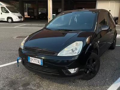 Usata Ford Fiesta 68 CV (50 kW) 2005 Nero Utilitaria