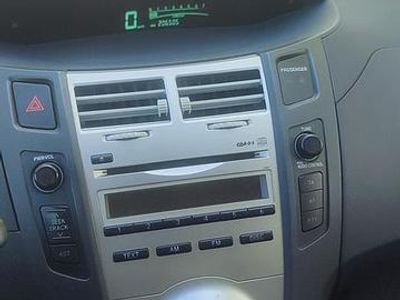 Usata Toyota Yaris 69 CV (50 kW) 2006 Grigio Berlina